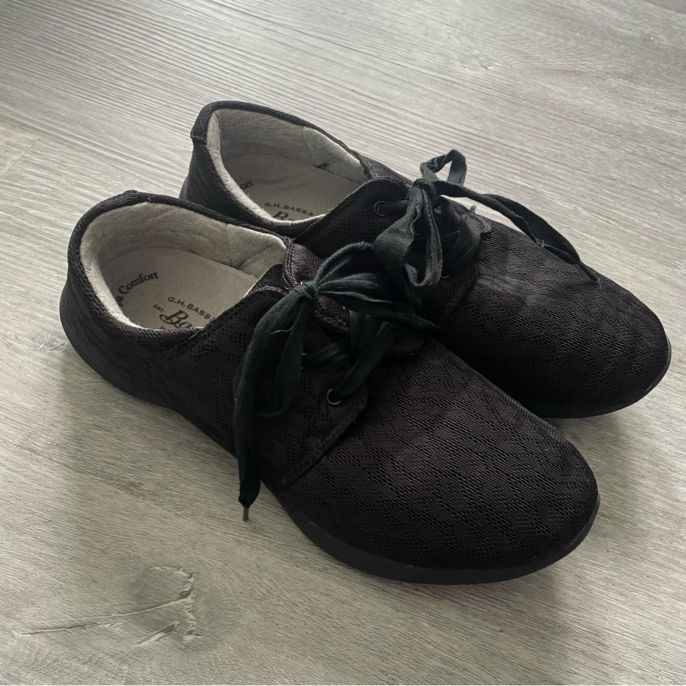 G.H. Bass and Co Women’s Black Casual Sneakers Size 9 Like New